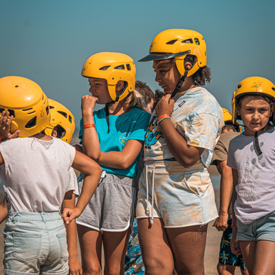 camping_paradis_utah_beach_enfant_char_a_voile