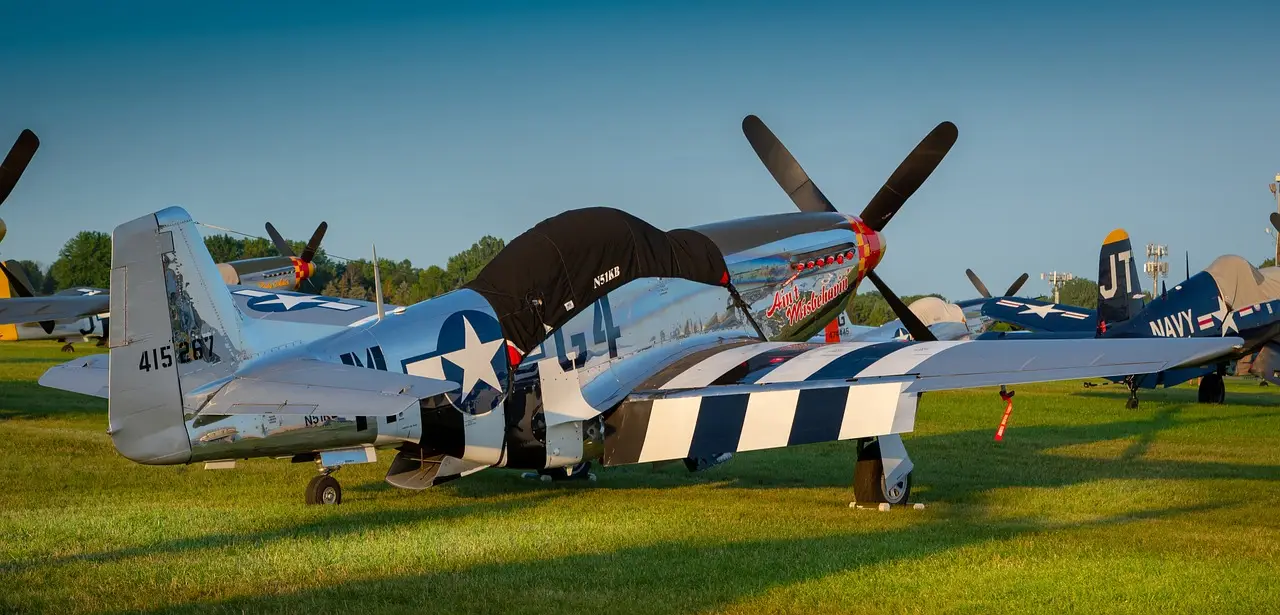 aircraft-3640032_1280 (1)